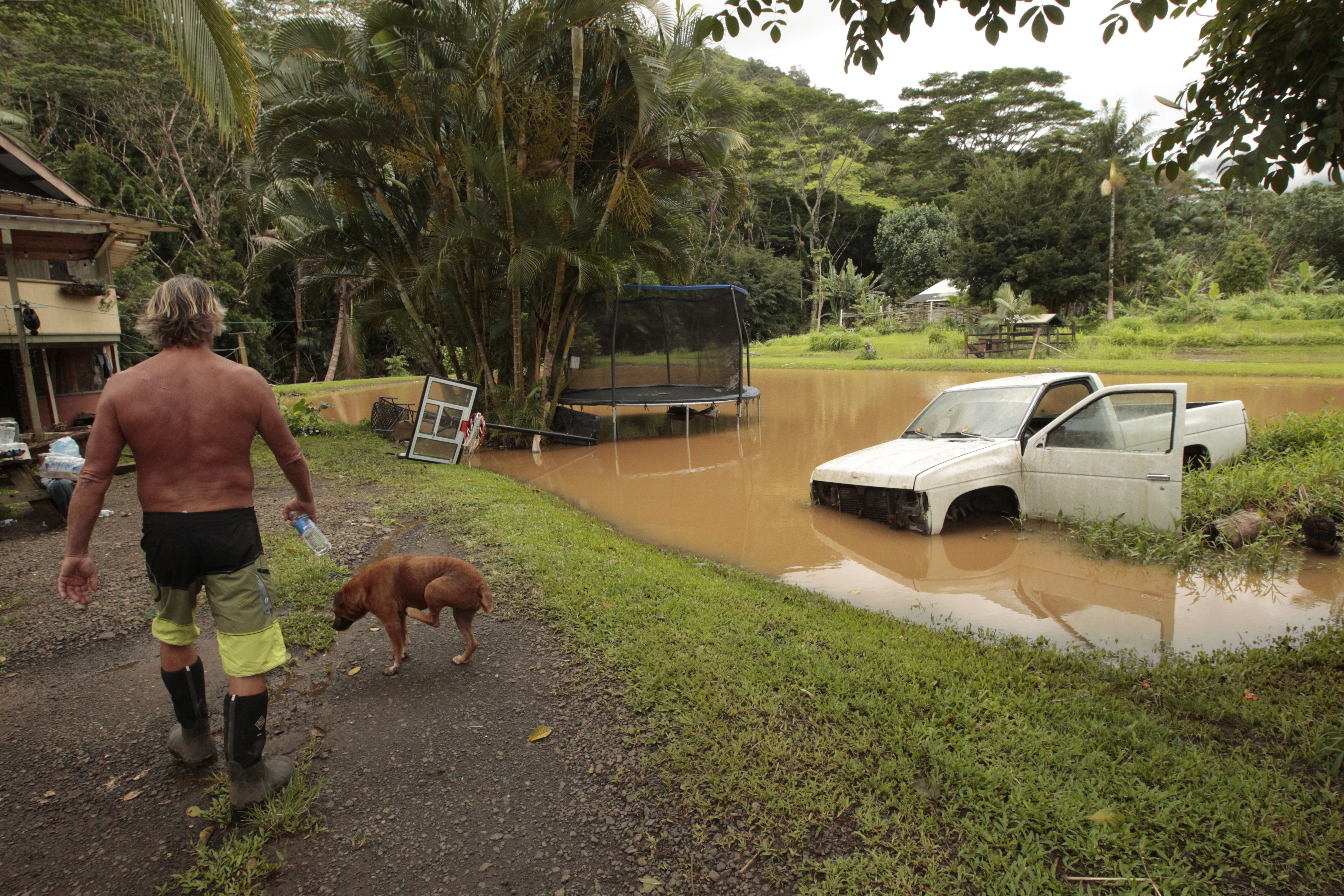 Kauai relief efforts continue in aftermath of flood, April 17