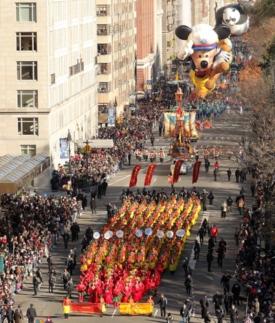 Hawaii All Star Band Performs In Macy S Thanksgiving Day Parade Honolulu Star Advertiser