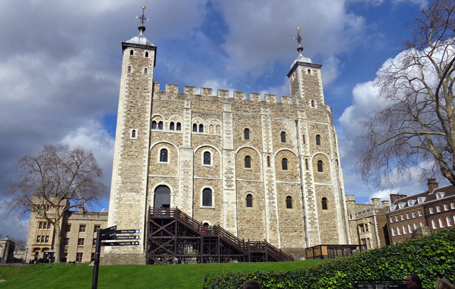 Tower английский. Лондонский Тауэр (Tower of London). White Tower в Лондоне. Тауэр – замок Вильгельма в Лондоне,. Замок Тауэр Великобритания белая башня.