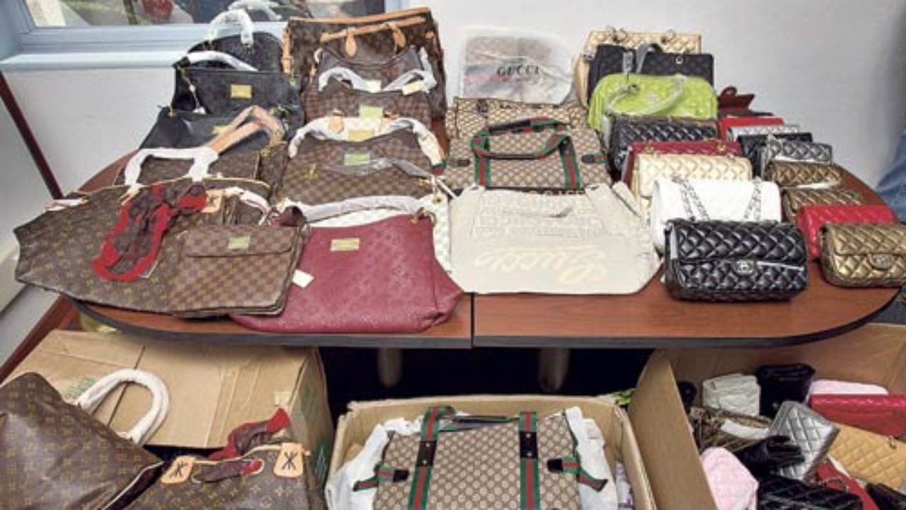 falce Louis Vuitton woman handbags before a shop, Chinatown