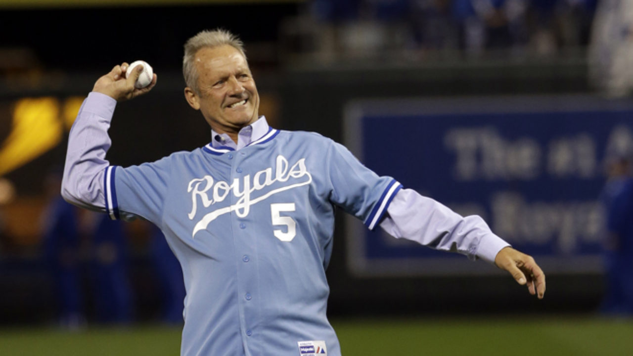 Kansas City Royals send Lorde an autographed George Brett jersey