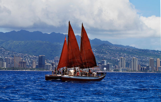 Hikianalia: Sister canoe shines with technology | Honolulu Star-Advertiser