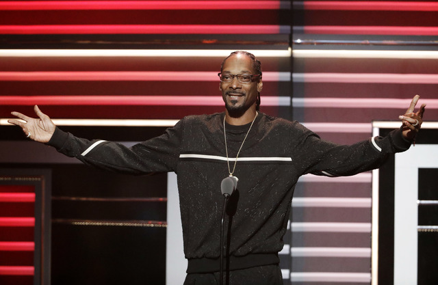 Snoop Dogg honored in politically charged BET Hip-Hop Awards | Honolulu ...