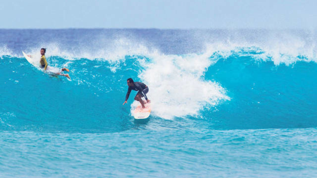 Summer Swells Bring Oahu Surfers Together Honolulu Star Advertiser