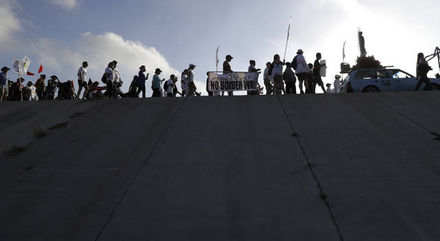 Advocates Stage First Big Texas Protest Against Border Wall | Honolulu ...