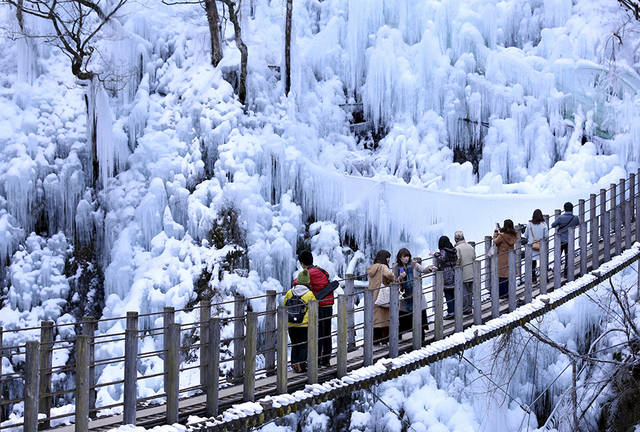 Freezing weather in China, Japan sets record low temperatures