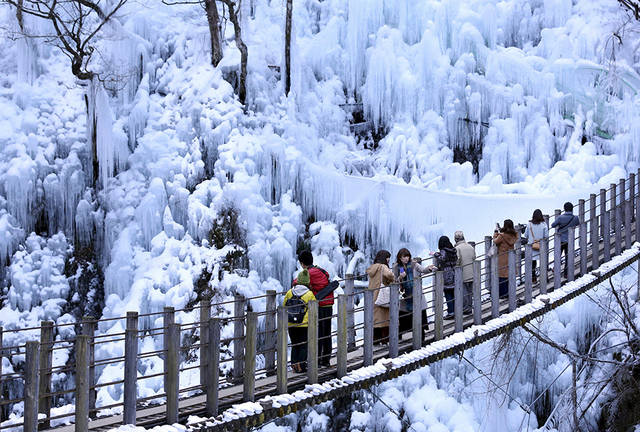 Tokyo Records Lowest Temperature In 48 Years Prompting Rare Warning 