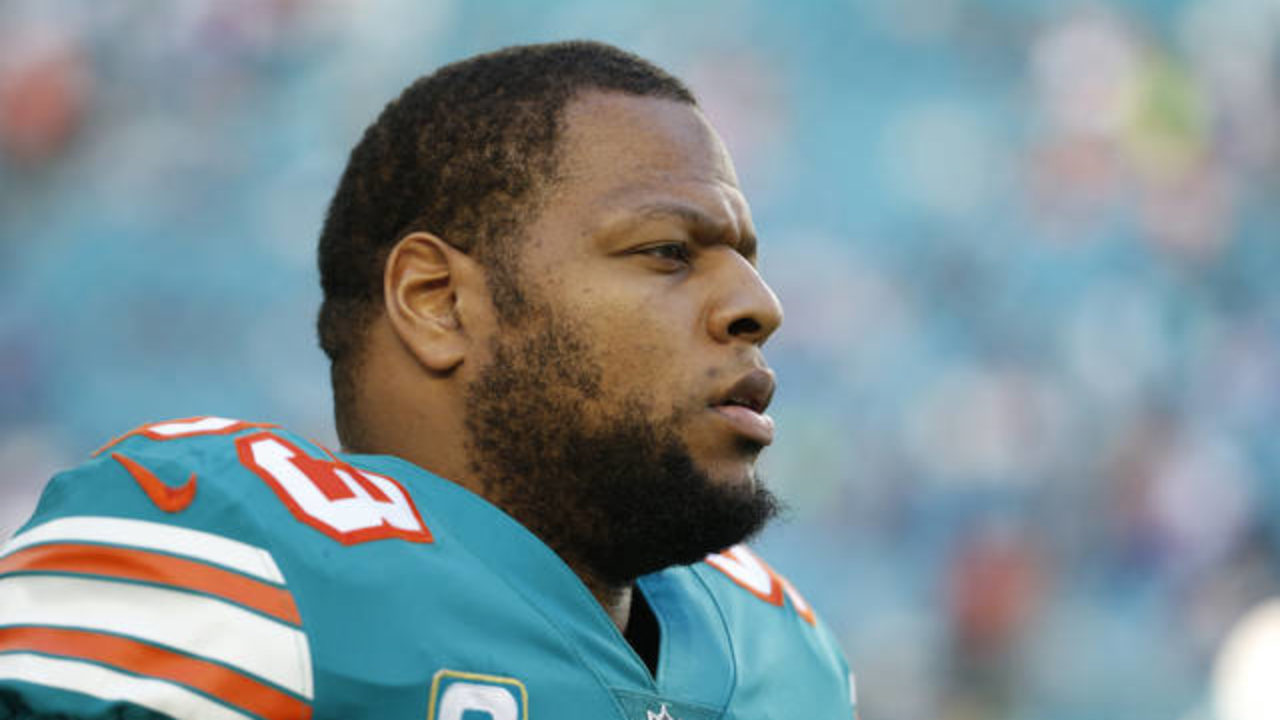 Los Angeles Rams sign former Miami Dolphins DT Ndamukong Suh - Turf Show  Times