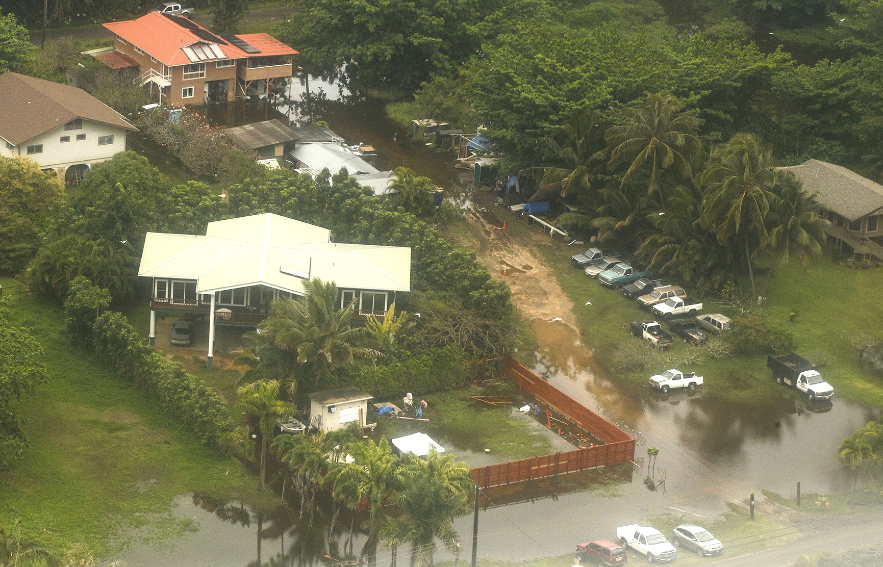 Kauai relief efforts continue in aftermath of flood, April 17