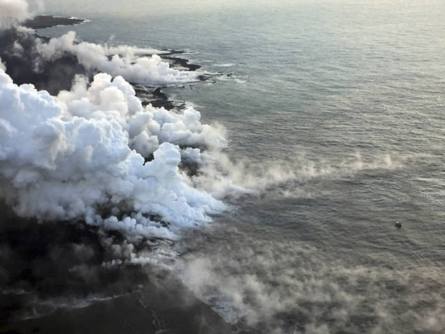 Lava crawls along ocean floor as vog changes direction | Honolulu Star ...