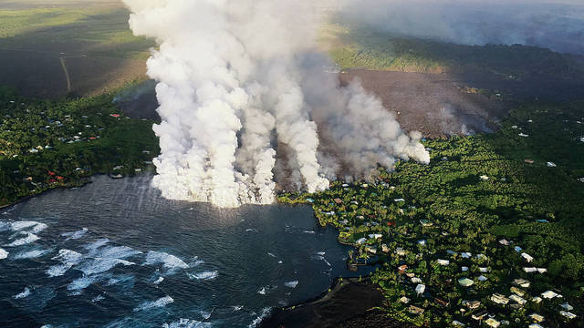 Kilauea lava inundates Kapoho Bay