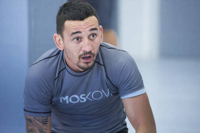 UFC 226: Featherweight champion Max Holloway drops out because of  concussion-like symptoms - The Washington Post