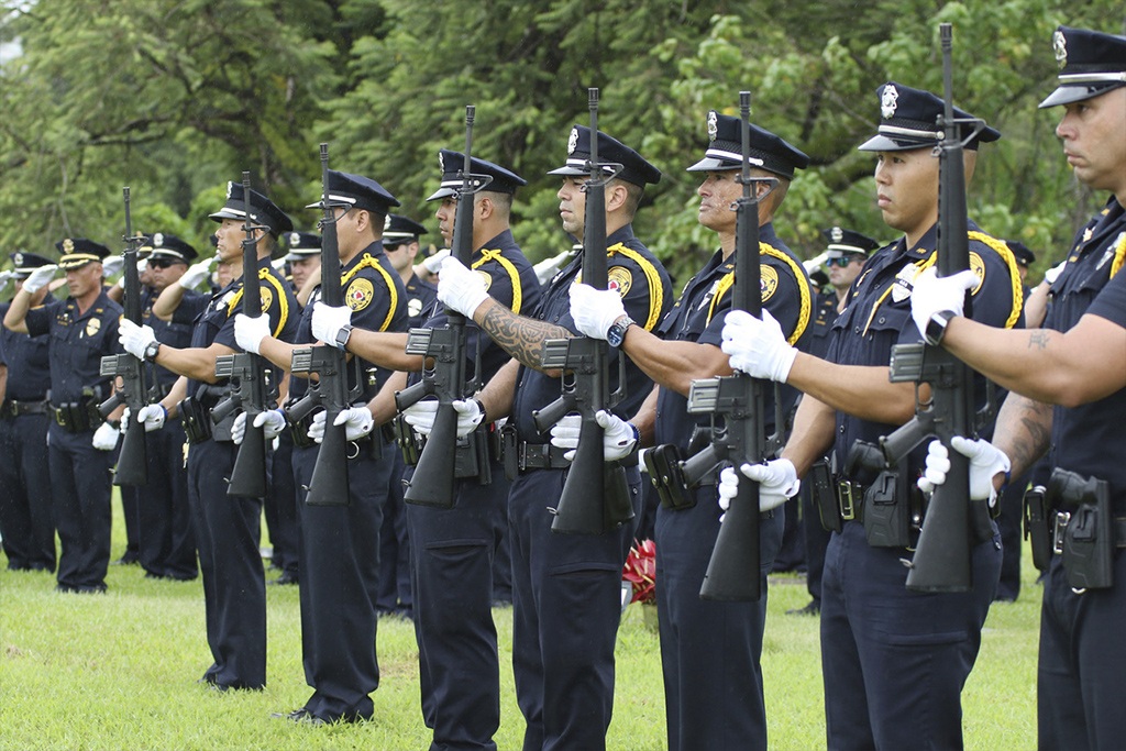 Thousands honor fallen Hawaii County police officer | Honolulu Star ...