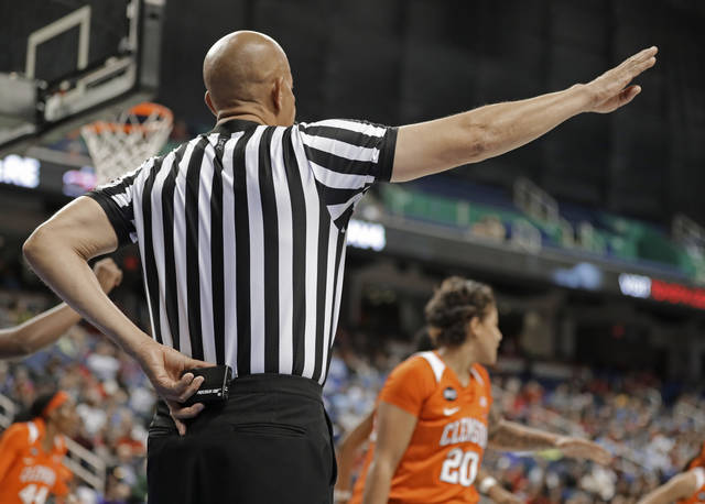 Basketball Referees Using Clock Technology To Get It Right Honolulu 