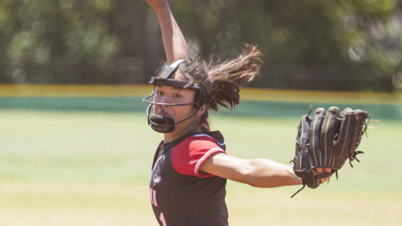 Ex-MLB player Benny Agbayani and his daughters, Aleia and Ailana, are  leading the way for 'Iolani softball