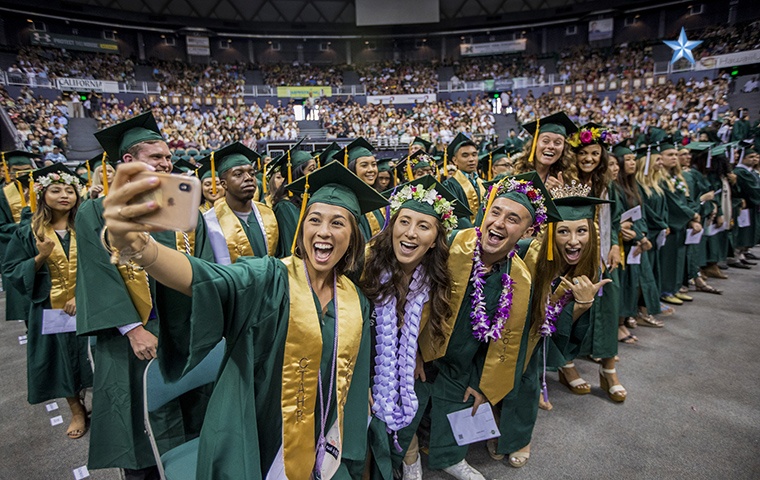 Graduates Celebrate At University Of Hawaii At Manoa Commencement Ceremony Honolulu Star Advertiser