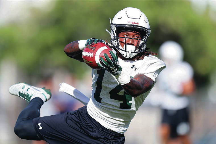 Hawaii receiver James Phillips learning on the run with Rainbow ...