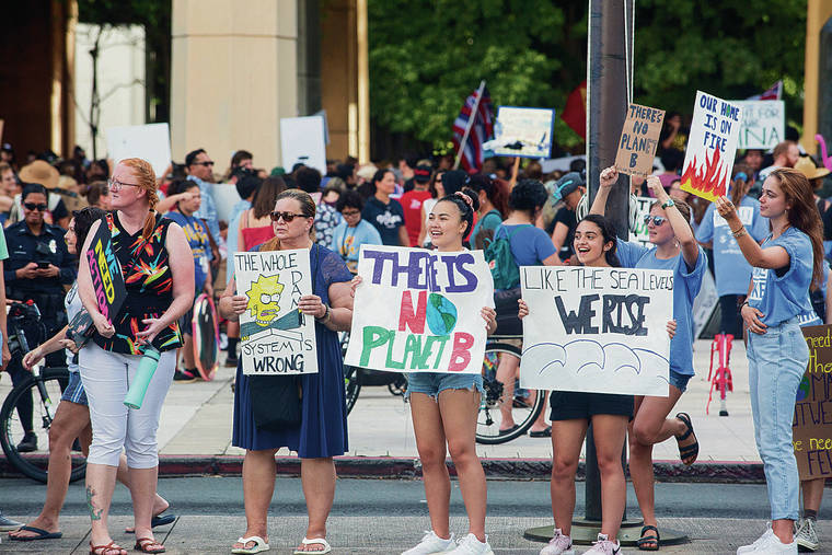 Hawaii youth join climate strike to demand action from lawmakers ...