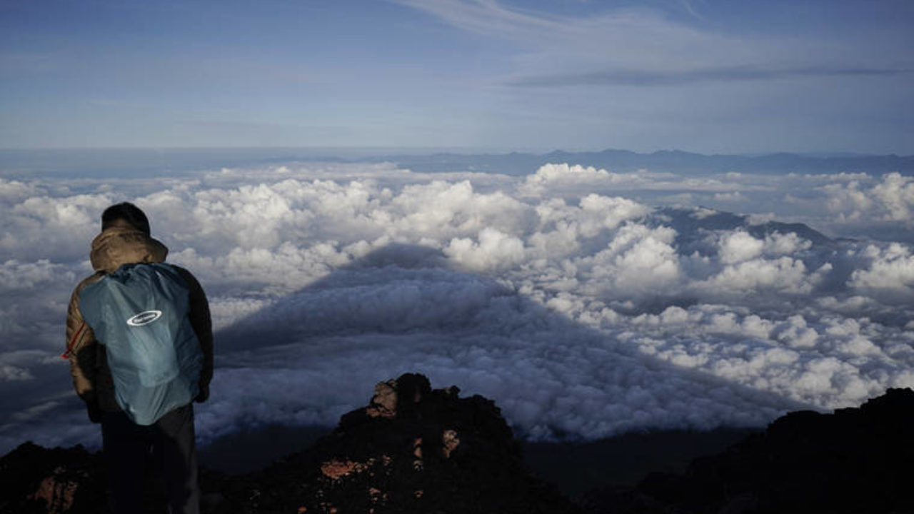 Police Find Body In Search For Man Who Fell While Livestreaming Mount Fuji Climb On Youtube Honolulu Star Advertiser