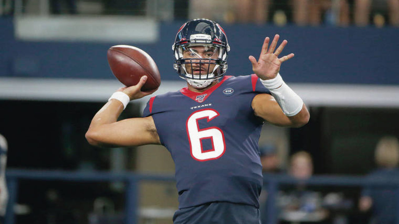 Dallas Renegades Take the Field for the XFL's Debut at Globe Life