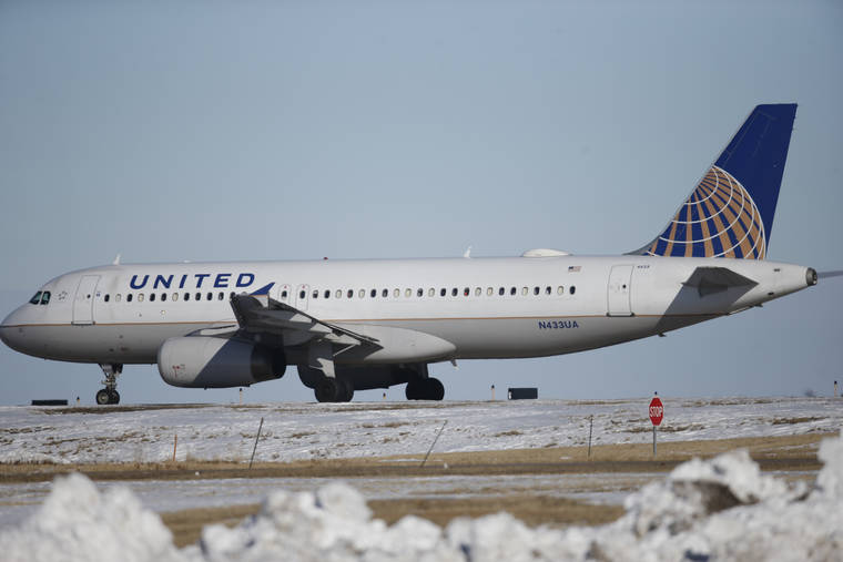 United Airlines To Reduce Overseas And U S Flights Freeze Hiring