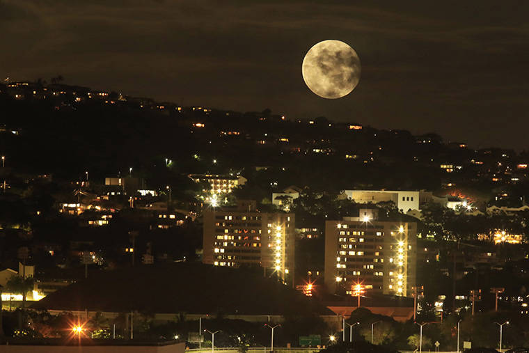 Super, ‘Pink’ or ‘Paschal’ moon makes appearance over Hawaii tonight