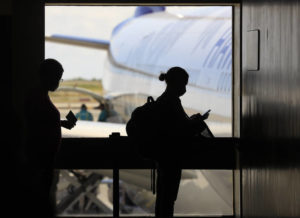 JAMM AQUINO / OCT. 2
                                Passengers board a Hawaiian Airlines flight bound for Los Angeles, Calif. Gov. David Ige’s pre-travel testing program begins Oct. 15. Out-of state passengers arriving on the Big Island will be taking a second COVID-19 test, according to Hawaii island Mayor Harry Kim.