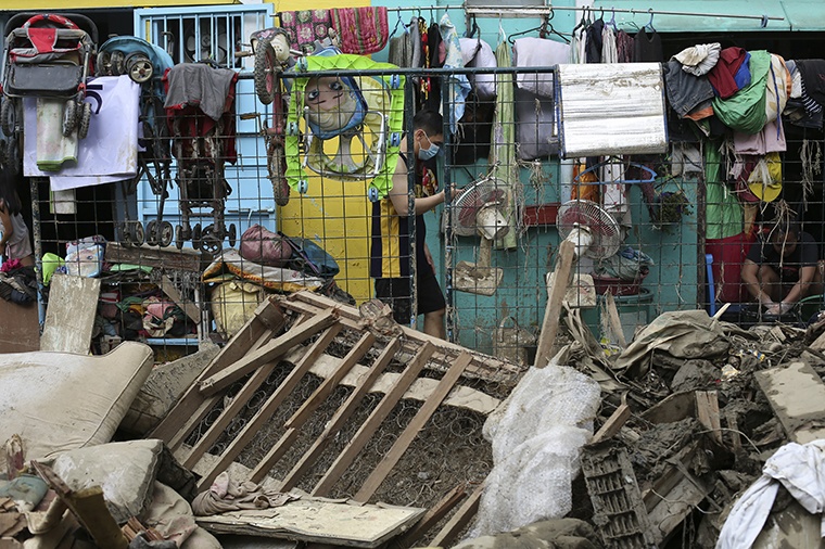 Dozens Dead Villages Flooded After Typhoon Vamco Batters The Philippines Honolulu Star Advertiser