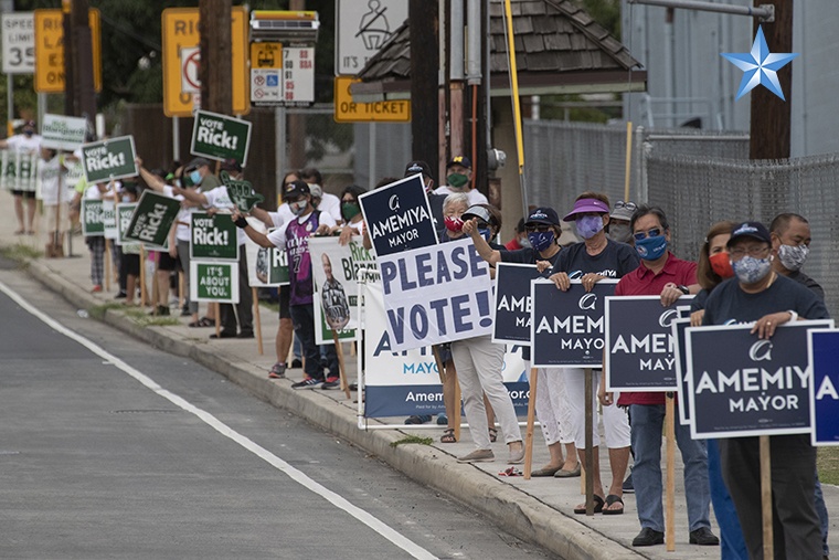 Honolulu mayoral and prosecutor candidates sign wave as Election Day