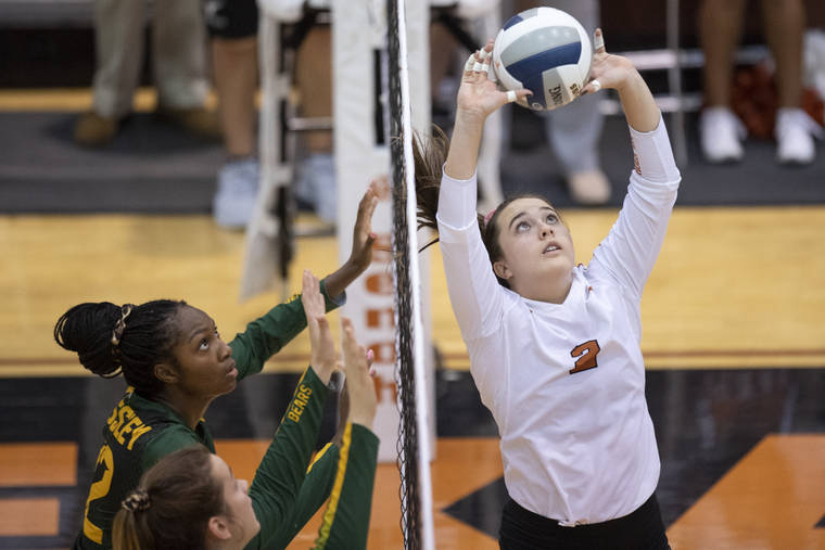 Ferd Lewis Maryknoll Graduate Jhenna Gabriel Playing Big For Texas Volleyball Team Honolulu Star Advertiser