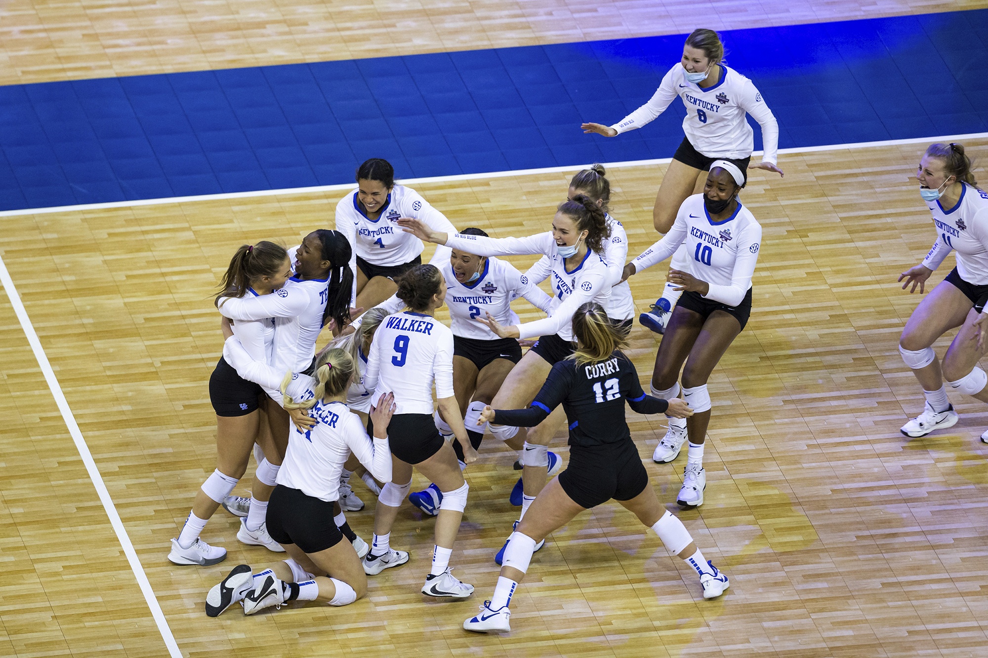 Texas, Kentucky advance in NCAA women's volleyball semifinals