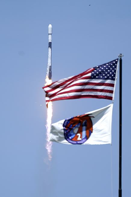 SpaceX Falcon 9 rocket lifts off from Kennedy Space Center ...