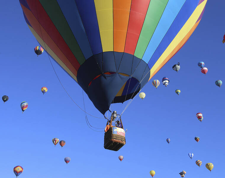 Cientos de globos aerostáticos se lanzan sobre la ciudad más grande de Nuevo México después de la pausa del COVID-19