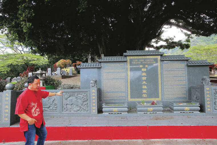 JAMM AQUINO / JAQUINO@STARADVERTISER.COM
                                Lin Yee Chung Association president Charles Wong talks about the ideal, sacred location of the Grand Ancestors Tomb in the cemetery, based on the feng shui philosophy.