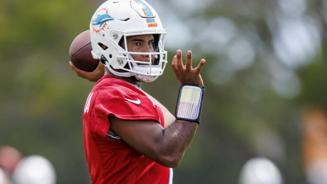 New England Patriots vs. Miami Dolphins: Tua Out, Teddy In, Mac Jones —  Crossover Thursday