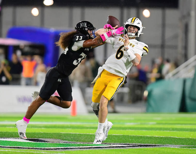 Wyoming runs over Hawaii in 27-20 win