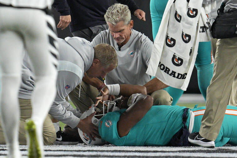 Dolphins' Bridgewater leaves under revised concussion rules