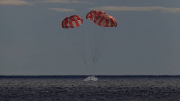 NASA’s Orion Capsule Blazes Home From Test Flight To Moon | Honolulu ...