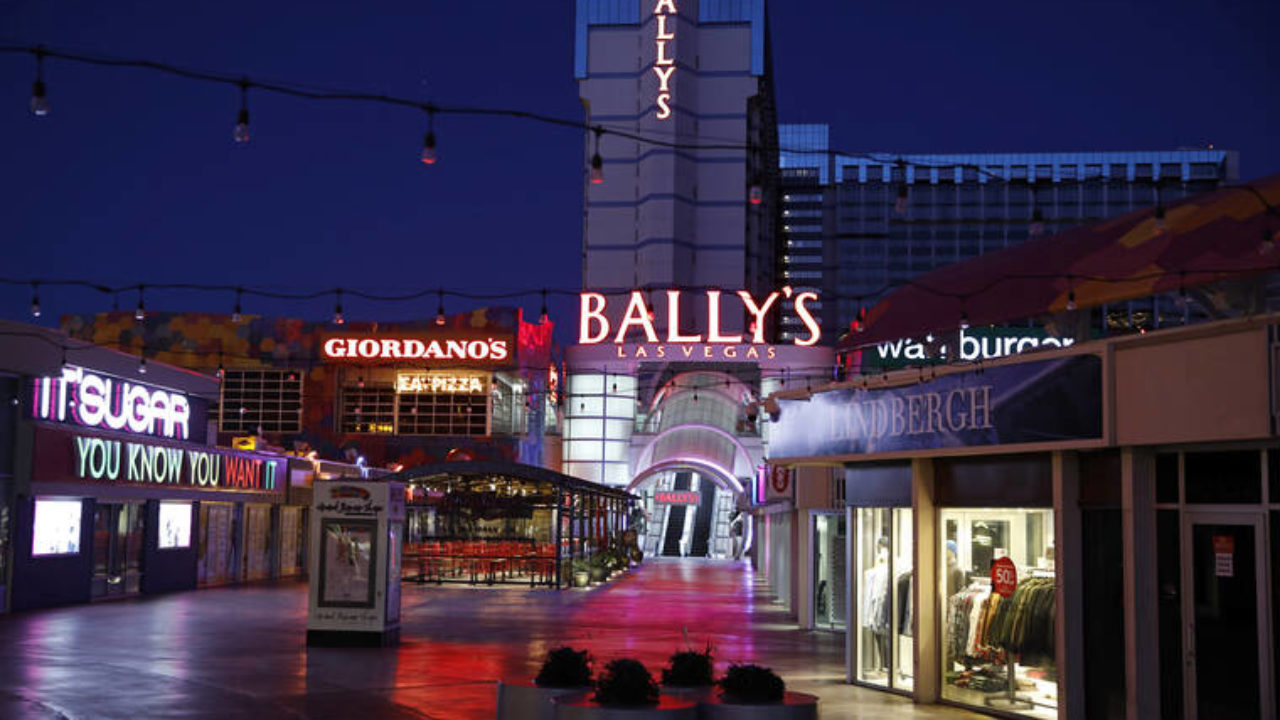 Staying at HORSESHOE Las Vegas Hotel & Casino in 2023 