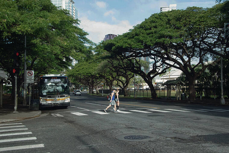 red-light-safety-camera-to-issue-warnings-at-kapiolani-intersection