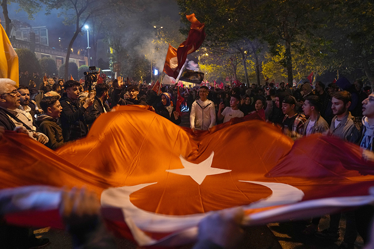 Turkey to hold runoff presidential election with Erdogan in the lead