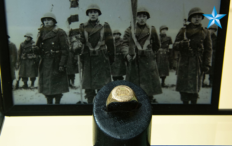 French man who found war hero's ring visits soldier's family