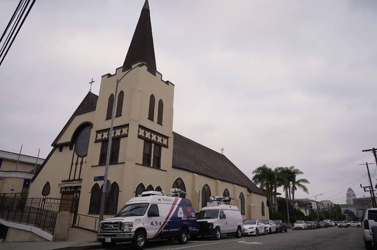 Second bus transporting asylum seekers from Texas arrives in Los Angeles