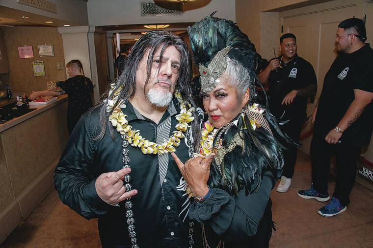 CRAIG T. KOJIMA / CKOJIMA@STARADVERTISER.COM 
                                Sandy Essman, right, took home the Hoku for best contemporary acoustic album. She is pictured with Gerard Gonsalves.