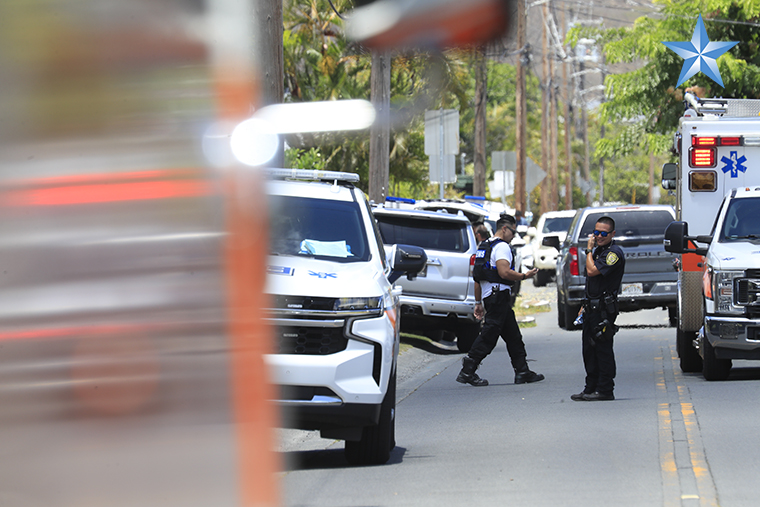 Barricade situation closes section of Kailua road | Honolulu Star ...