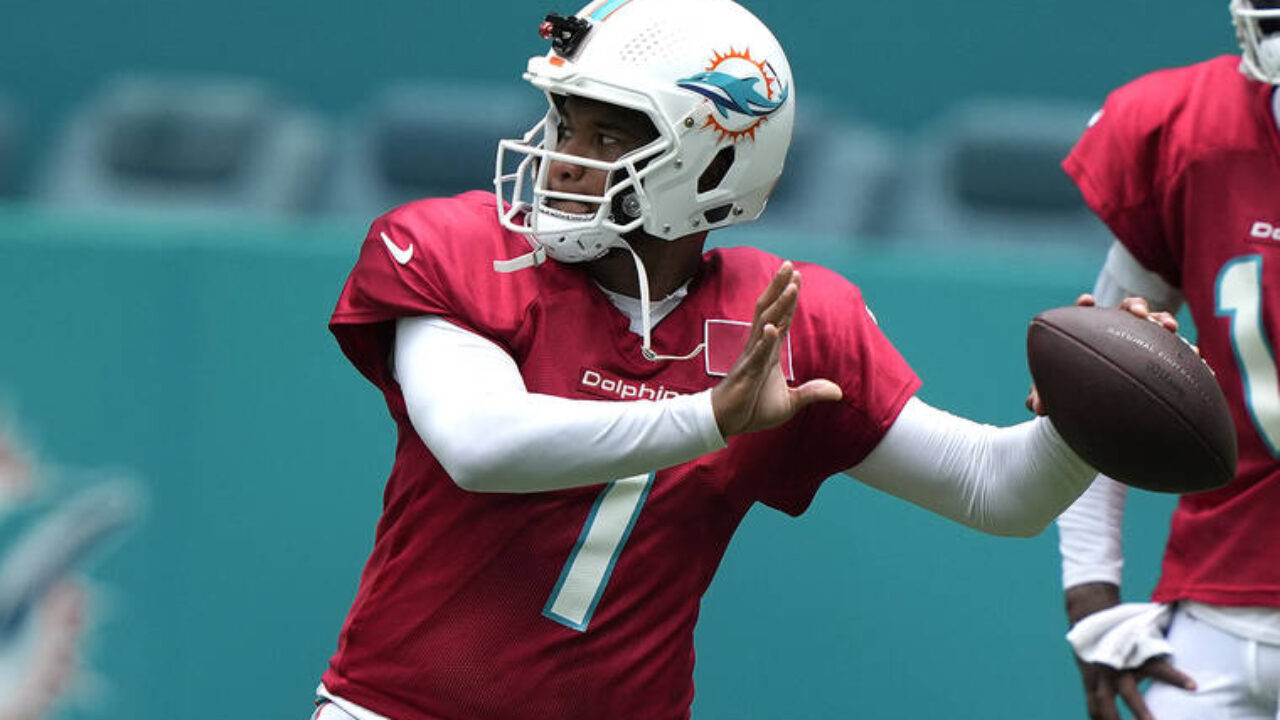 Miami Dolphins cornerback Noah Igbinoghene (9) does drills during