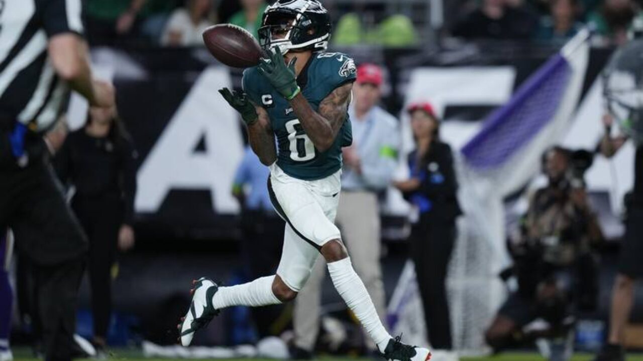 Jalen Hurts breaks out as Eagles cruise past Vikings