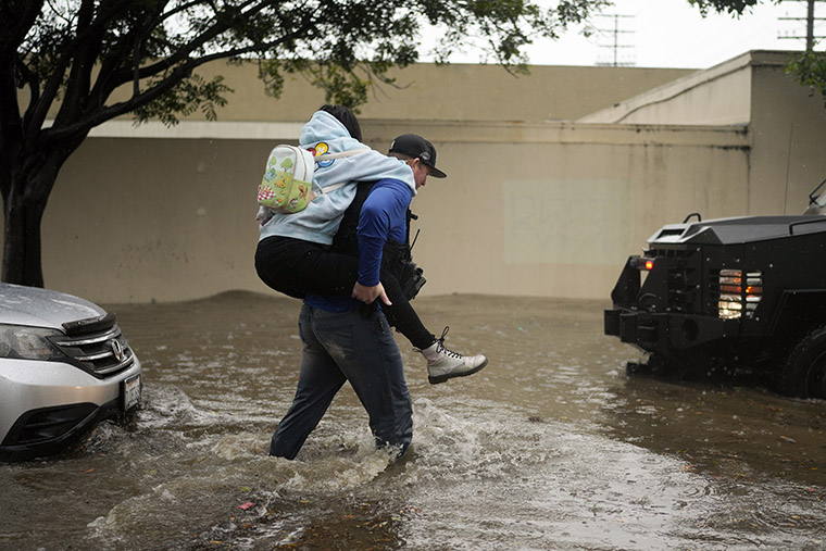 Heavy rains cause flooding in Southern California | Honolulu Star ...