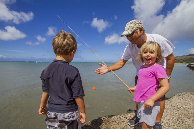 Fishing for the Omaka run at the KMCB Pier, Kaneohe – June 6, 2012 ‹ Aloha  From 808