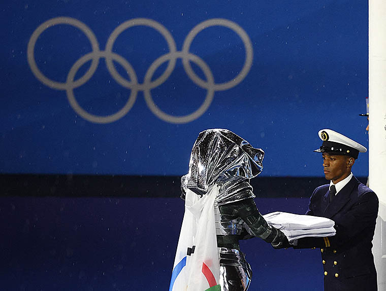 Flotilla on Seine and rain mark start of Paris Olympics | Honolulu Star-Advertiser